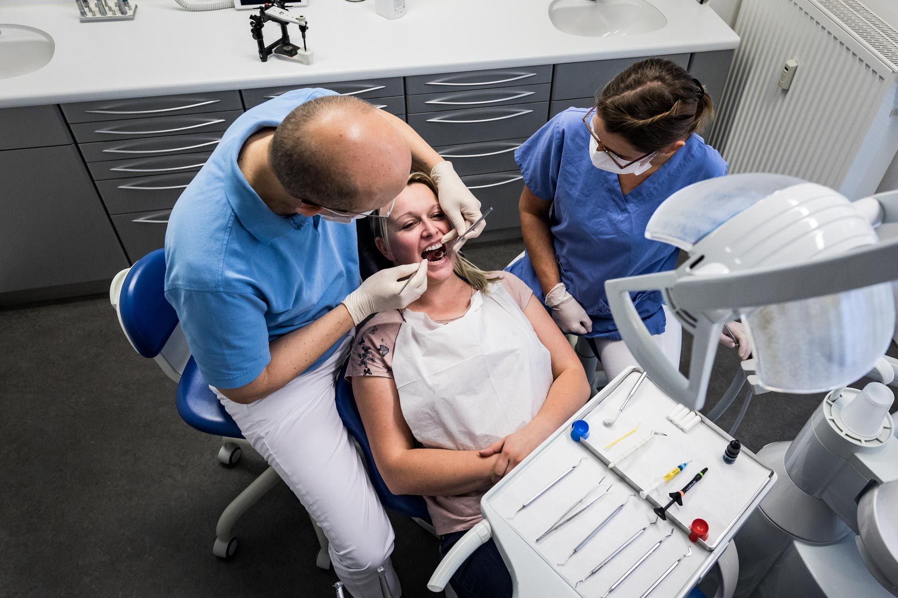 Behandlung eines Zahns mit dem Ziel, diesen langfristig zu erhalten